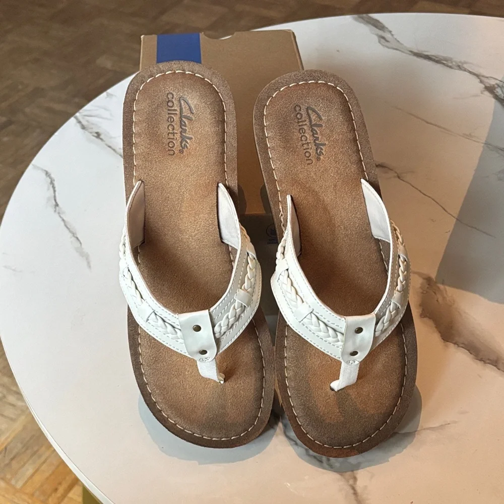 Clarks Off White Thong Sandals - Picture 2 of 7